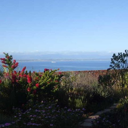 Bienvenue Self Catering Apartment Mossel Bay Bagian luar foto