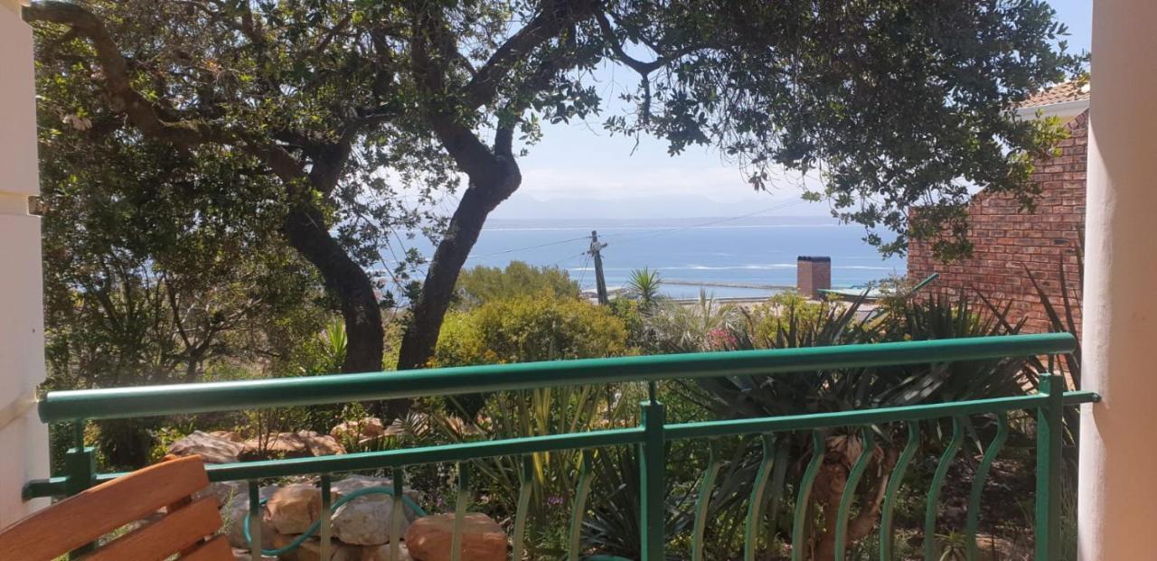 Bienvenue Self Catering Apartment Mossel Bay Bagian luar foto